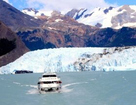 Navigation touristique dans les fjords de Patagonie chilienne