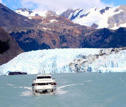 Navigation touristique dans les fjords de Patagonie chilienne